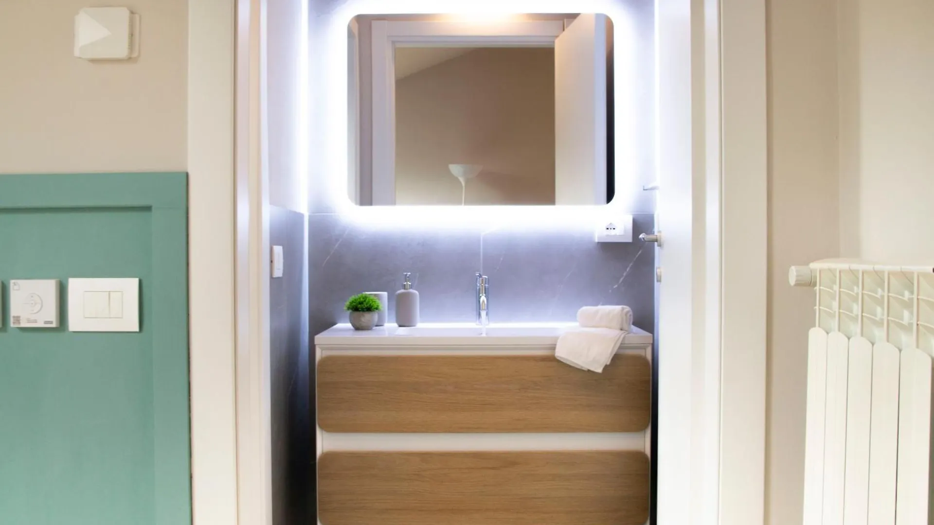 Small Island In Milan Apartment Italy